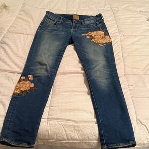 DRIFTWOOD Blue Jeans with Floral Embroidery